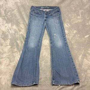 American Eagle Outfitters Women's Light Wash Distressed Jeans